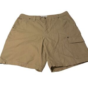 Columbia men's khaki cargo shorts/ 38